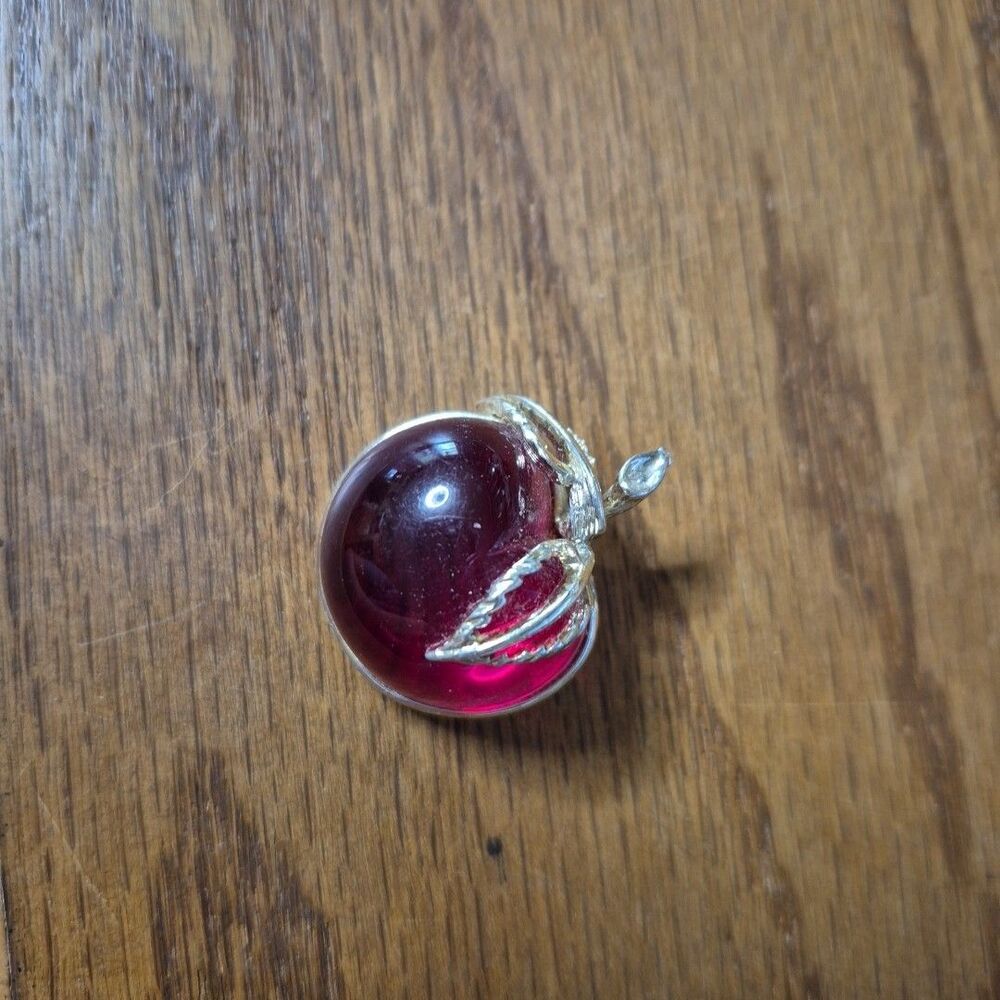 VINTAGE SIGNED SARAH COVENTRY RED LUCITE CHERRY FRUIT GOLD TONE PIN BROACH